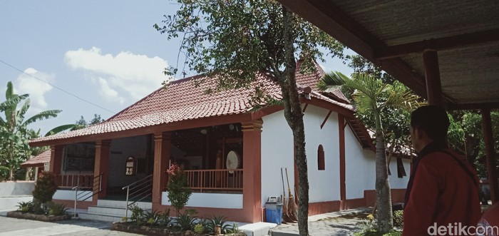 Pohon belimbing Masjid Majasem di Desa Pakahan, Kecamatan Jogonalan.