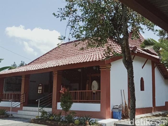 Pohon belimbing Masjid Majasem di Desa Pakahan, Kecamatan Jogonalan.