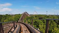 Potret Roller Coaster Kayu Terpanjang Di Dunia, Ngeri Atau Keren?