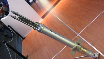 Sebuah video viral menampakkan helikopter Rusia berjenis Mi-28N itu tampak terbelah dua dan jatuh setelah ditembak rudal Starstreak di kawasan Luhanks. Rudal Starstreak itu adalah bantuan terbaru dari Inggris untuk Ukraina. Ini penampakan rudal itu. Foto: Wikipedia