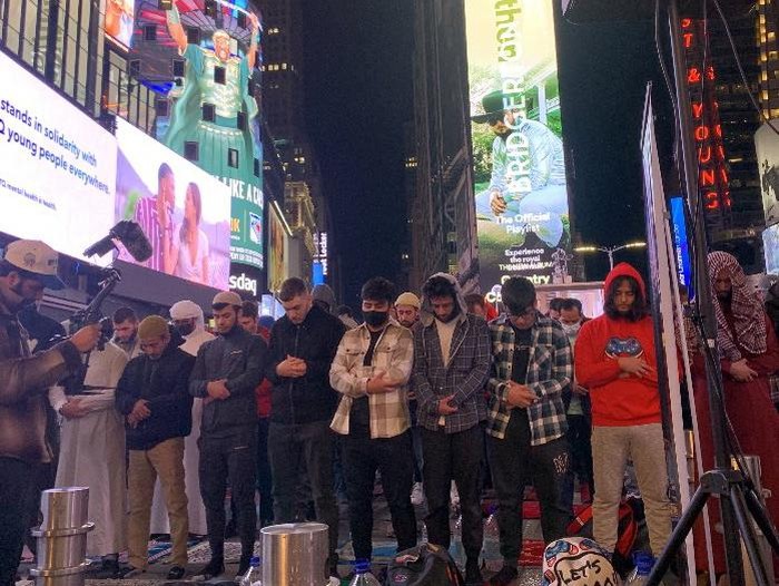 Viral Tarawih Digelar di Times Square New York