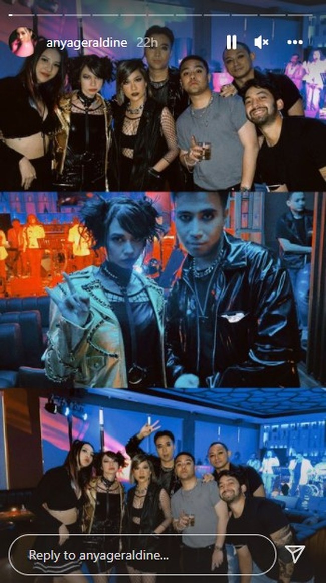 Begini kemeriahan di pesta ulang tahun Yuki Kato. Para tamu undangan yang hadir juga tampak mengenakan pakaian dan dandanan ala emo. Terlihat Anya Geraldine juga hadir mengenakan busana serba hitam. Foto: Instagram