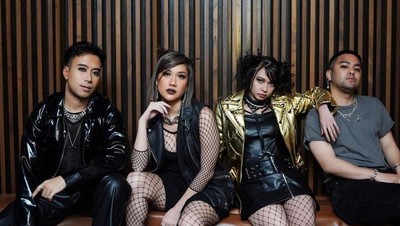 7 Potret Kemeriahan Ultah Yuki Kato, Bergaya ala Emo Bareng Para Artis