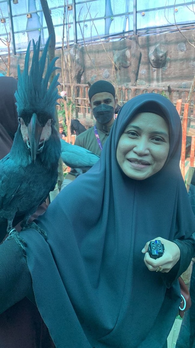 Dalam unggahannya Ustazah Asma Harun meminta pada anak-anak muda untuk mempertimbangkan lagi kepuasan apa yang didapat dari menonton konser Justin Bieber. “kita akan dapat kepuasan berseronok tetapi cuba persoalkan pada diri sendiri, “kemudian apa yang aku akan dapat untuk 5, 10, 20 tahun akan datang? Nak cerita dengan bangga pada anak cucu yang aku pernah terkinja di konsert Justin Bieber?” InsyaAllah dik, kalau kamu berjaya lawan nafsu daripada hadir, saya yakin Allah sediakan ganjaran yang amat besar buat kamu,” tulisnya. Foto: Dok. Facebook Ustazah Asma Harun