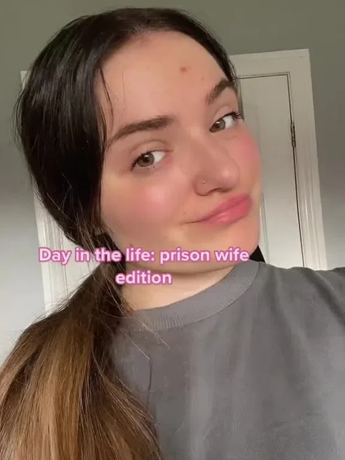 Wanita yang suaminya dipenjara