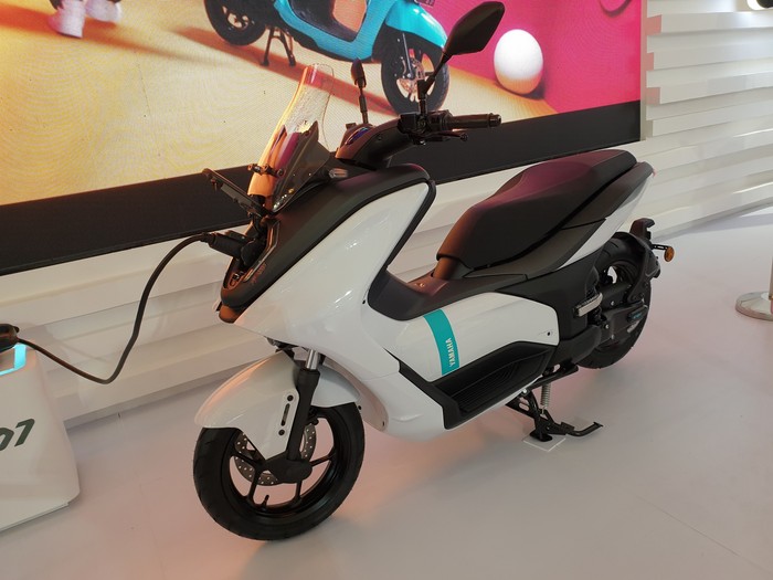 Yamaha E01