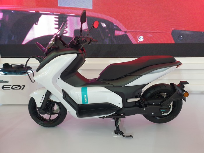 Yamaha E01