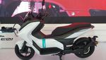 Lihat Lebih Dekat Skuter Listrik Yamaha E01 di IIMS 2022