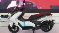 Skuter listrik Yamaha E01 merupakan motor konsep yang sebelumnya telah diluncurkan di Eropa. Foto: Luthfi Anshori/detikOto