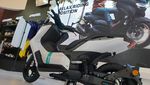 Lihat Lebih Dekat Skuter Listrik Yamaha E01 di IIMS 2022