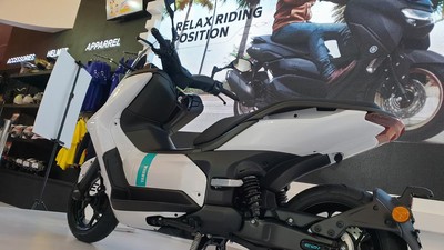 Lihat Lebih Dekat Skuter Listrik Yamaha E01 di IIMS 2022