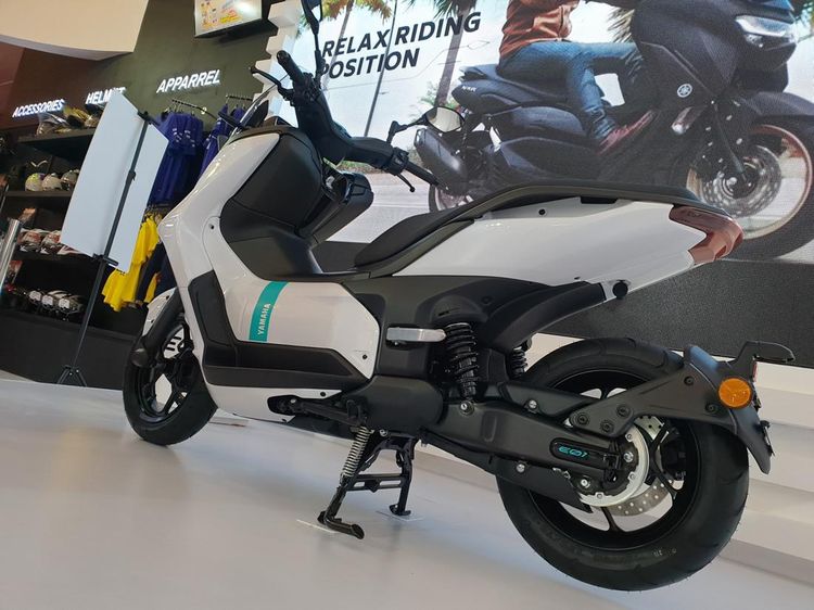 Lihat Lebih Dekat Skuter Listrik Yamaha E01 di IIMS 2022