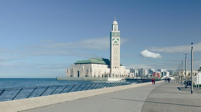 Megahnya Masjid Hasan II yang Berdiri di Atas Samudera Atlantik