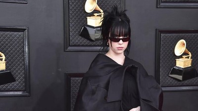 Serius Misterius! Billie Eilish Serba Hitam di Grammy 2022