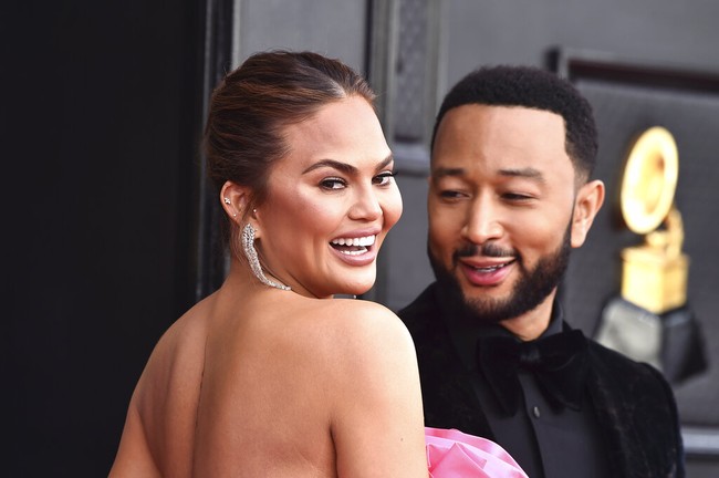 Bertengger di urutan ke-8, ada Chrissy Teigen. Model sekaligus istri penyanyi John Legend itu menyebalkan berdasarkan 10.459 suara. (Foto: Jordan Strauss/Invision/AP/Jordan Strauss)