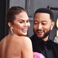 Bertengger di urutan ke-8, ada Chrissy Teigen. Model sekaligus istri penyanyi John Legend itu menyebalkan berdasarkan 10.459 suara. (Foto: Jordan Strauss/Invision/AP/Jordan Strauss)