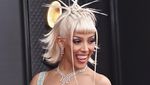 Doja Cat Gemerlap di Karpet Merah Grammy 2022