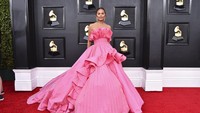Penampilan Chrissy Teigen tak ubahnya seorang Princess Disney. (Foto: Jordan Strauss/Invision/AP/Jordan Strauss) 