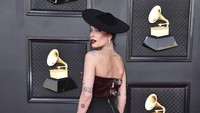 Meski begitu dia ngotot datang ke Grammy 2022. (Foto: Jordan Strauss/Invision/AP/Jordan Strauss)