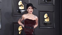 Mulai dari kupu-kupu hingga mawar, tato Halsey tampak di lengan, bahu, dan pundaknya. (Foto: Jordan Strauss/Invision/AP/Jordan Strauss) 