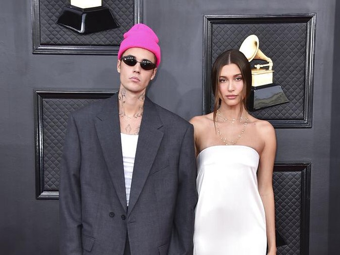 Justin Bieber, left, and Hailey Bieber arrive at the 64th Annual Grammy Awards at the MGM Grand Garden Arena on Sunday, April 3, 2022, in Las Vegas. (Photo by Jordan Strauss/Invision/AP)
