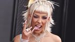 Doja Cat Gemerlap di Karpet Merah Grammy 2022