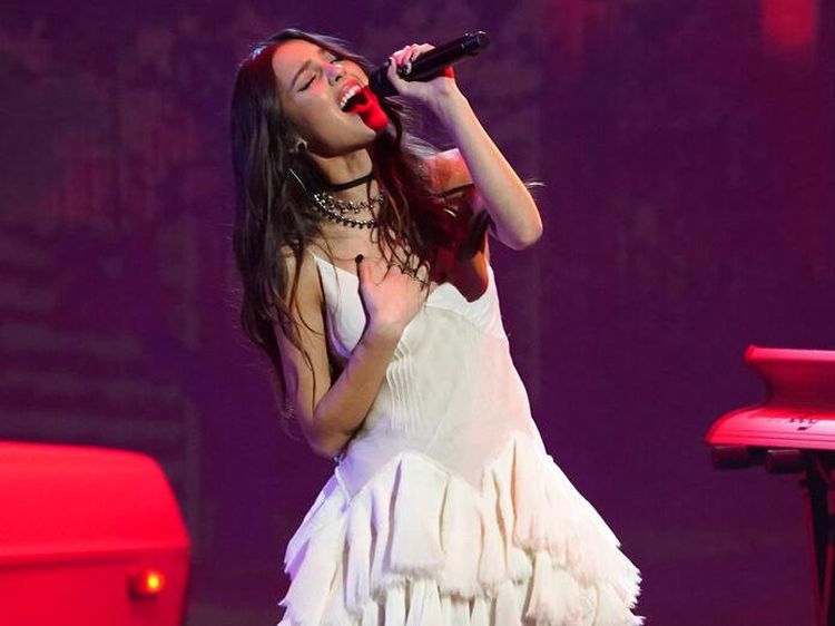 Aksi Panggung Silk Sonic dan Olivia Rodrigo Pembuka Grammy 2022