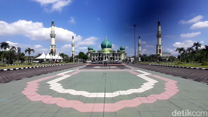 Ada di Pekanbaru, Ini Lho Taj Mahalnya Indonesia Masjid Agung An-Nur menjadi salah satu destinasi wisata religi terpopuler di Pekanbaru. Masjid ini bahkan dikenal sebagai Taj-Mahalnya Indonesia lho. Penasaran?