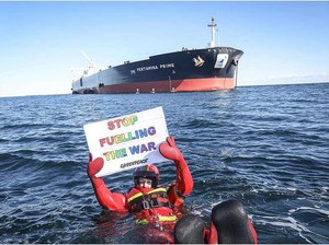 Kenapa Kapal Pertamina Dicegat Greenpeace? Ini Alasannya