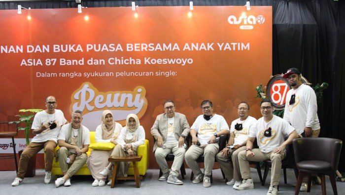 ASIA 87 Band dan Chicha Koeswoyo