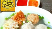 Tak kalah terjangkau, di warung Bakso Pak Samut, kamu bisa makan bakso dengan berbagai isian yang dibanderol sekitar Rp 1.500. Foto: Instagram @baksopaksamut_dieng