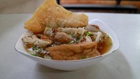 Mulai dari Rp 2.000 hingga Rp 15.000 kamu sudah bisa kenyang menikmati bakso Malang di Bakso Arema Cak Tono. Lokasinya ada di jalan Diran no 29. Foto: Instagram @bakso_arema_cak_tono_cab_mlg