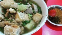 Aneka varian bakso bisa juga dinikmati di Bakso Kota Cak Man di Pasar Minggu. Untuk per-isiannya di sini dibanderol seharga Rp 5.000. Foto: Instagram @baksokotacakman