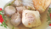 Kalau ke Cilandak, jangan lupa mampir di Bakso Malang Asli Wiji Jaya. Dengan harga Rp 16.000, kamu sudah bisa dapatkan bakso halus, bakso goreng, bakso urat hingga tahu. Foto: detikcom