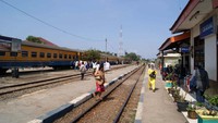 Stasiun Cikarang awalnya merupakan sebuah stasiun kecil atau halte yang dibuka pada 1890.