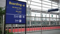 Hadirnya wajah baru Stasiun Cikarang ini sangat dibutuhkan masyarakat karena volume pelanggan di stasiun ini terus meningkat. Pengguna KRL di Stasiun Cikarang saat ini sebanyak 28.000 pengguna, naik hampir 5 kali lipat dari yang semula hanya 5.000 pengguna per hari. Peningkatan juga terjadi pada pelanggan KA Lokal yang melonjak dari 500 pelanggan per hari menjadi 2.000-3.000 pelanggan per hari. Sedangkan pelanggan KA Jarak Jauh mencapai rata-rata sebanyak 400 pelanggan per hari.