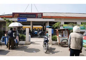 Tampilan Stasiun Cikarang Dulu & Sekarang yang Bikin Takjub