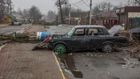 Diketahui, pasukan Ukraina berhasil merebut kembali sejumlah wilayah dekat Kyiv. Wakil Menteri Pertahanan Ukraina, Hanna Maliar, menyebut seluruh wilayah Kyiv (Iprin, Bucha, Gostomel) telah dibebaskan dari penjajah di sosial media Facebook pada hari Sabtu (2/4) lalu. REUTERS/Oleksandr Ratushniak.