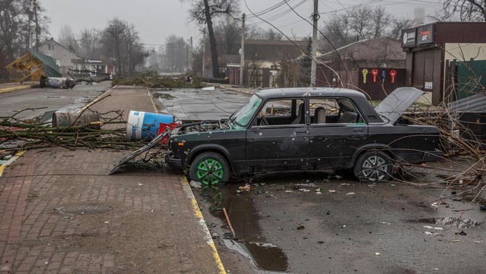 Ukraina tuduh pasukan Rusia melakukan pembantaian di kota Bucha. Diketahui, kota itu kini telah kembali dikuasai pasukan Ukraina. Seperti apa kondisi di sana?