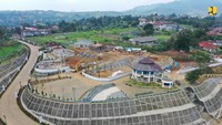 Mengutip keterangan tertulis Kementerian PUPR, Selain Bendungan Sukamahi, Pemerintah juga membangun Bendungan Kering (dry dam) Ciawi di Kabupaten Bogor, Jawa Barat sebagai bagian dari rencana induk sistem pengendalian banjir (flood control) dari hulu hingga hilir untuk mengurangi kerentanan bencana banjir kawasan Metropolitan Jakarta. Foto: Dok. Kementerian PUPR