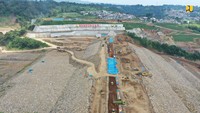Bendungan ini didesain untuk mengurangi debit banjir yang masuk ke Jakarta dengan menahan aliran air dari Gunung Gede dan Gunung Pangrango sebelum sampai ke Bendung Katulampa yang kemudian mengalir ke Sungai Ciliwung. Rampungnya pembangunan Bendungan Ciawi akan mereduksi banjir sebesar 111,75 m3 per detik.Foto: Dok. Kementerian PUPR