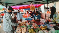 Pasar Lama Tangerang merupakan salah satu tempat yang selalu ramai oleh warga yang berburu takjil.
