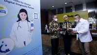 Melalui aplikasi Prodia for Doctor, dokter dapat merujuk dan mendaftarkan pasiennya untuk melakukan pemeriksaan kesehatan yang dibutuhkan di Prodia dengan lebih mudah, efisien dan lebih menghemat waktu. 
