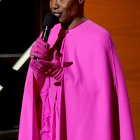 Di acara Grammy Awards, Billy didapuk untuk membacakan penghargaan untuk album R&B terbaik. Foto: Chris Pizzello/Invision/AP/Chris Pizzello