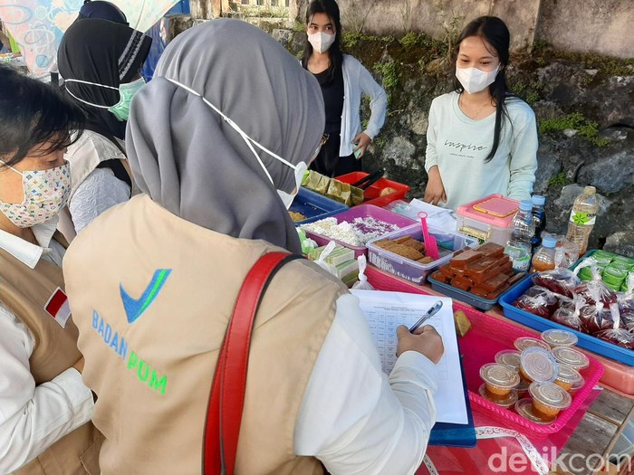 BPOM Kendari sidak pedagang yang berjualan takjil.