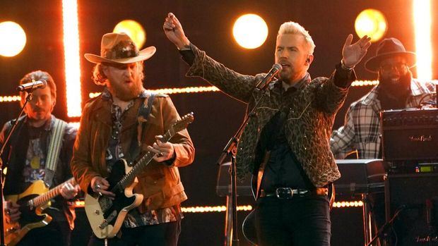 John Osborne, left, and T.J. Osborne of Brothers Osborne performs 