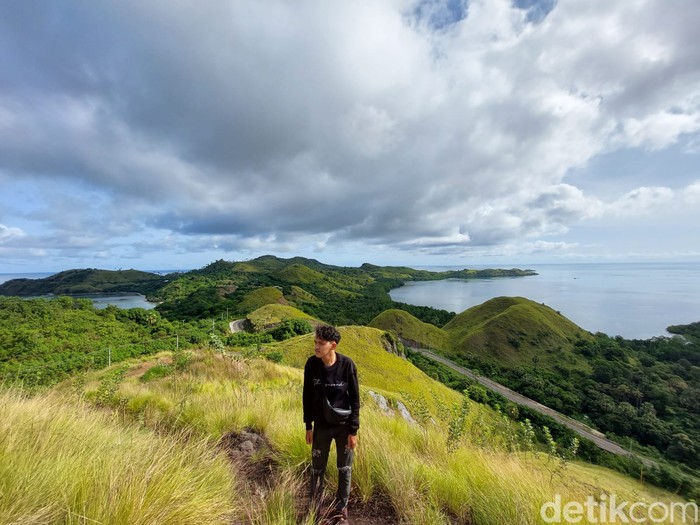 Bukit Sylvia di Labuan Bajo Bukit Sylvia di Labuan Bajo