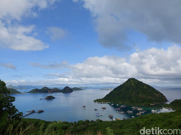 Bukit Sylvia di Labuan Bajo Bukit Sylvia di Labuan Bajo