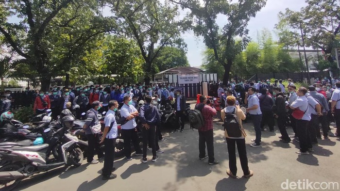 buruh unilever demo
