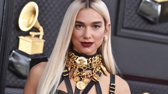Dua Lipa arrives at the 64th Annual Grammy Awards at the MGM Grand Garden Arena on Sunday, April 3, 2022, in Las Vegas. (Photo by Jordan Strauss/Invision/AP)